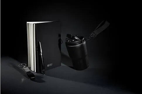 Термокружка Swiss Peak в комплекте с блокнотом, ручкой и брелком