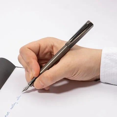 Перьевая авторучка Twist Gun