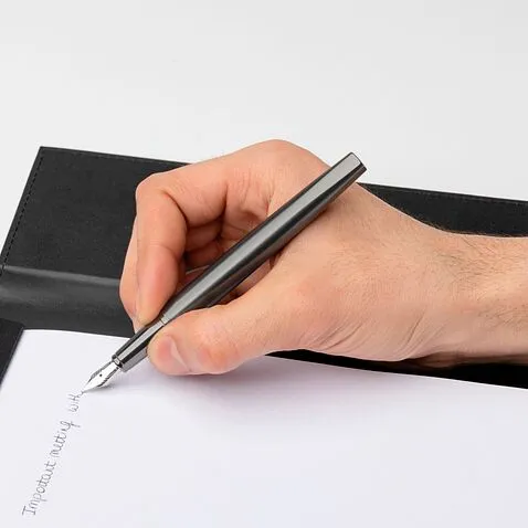 Перьевая авторучка Corium Black